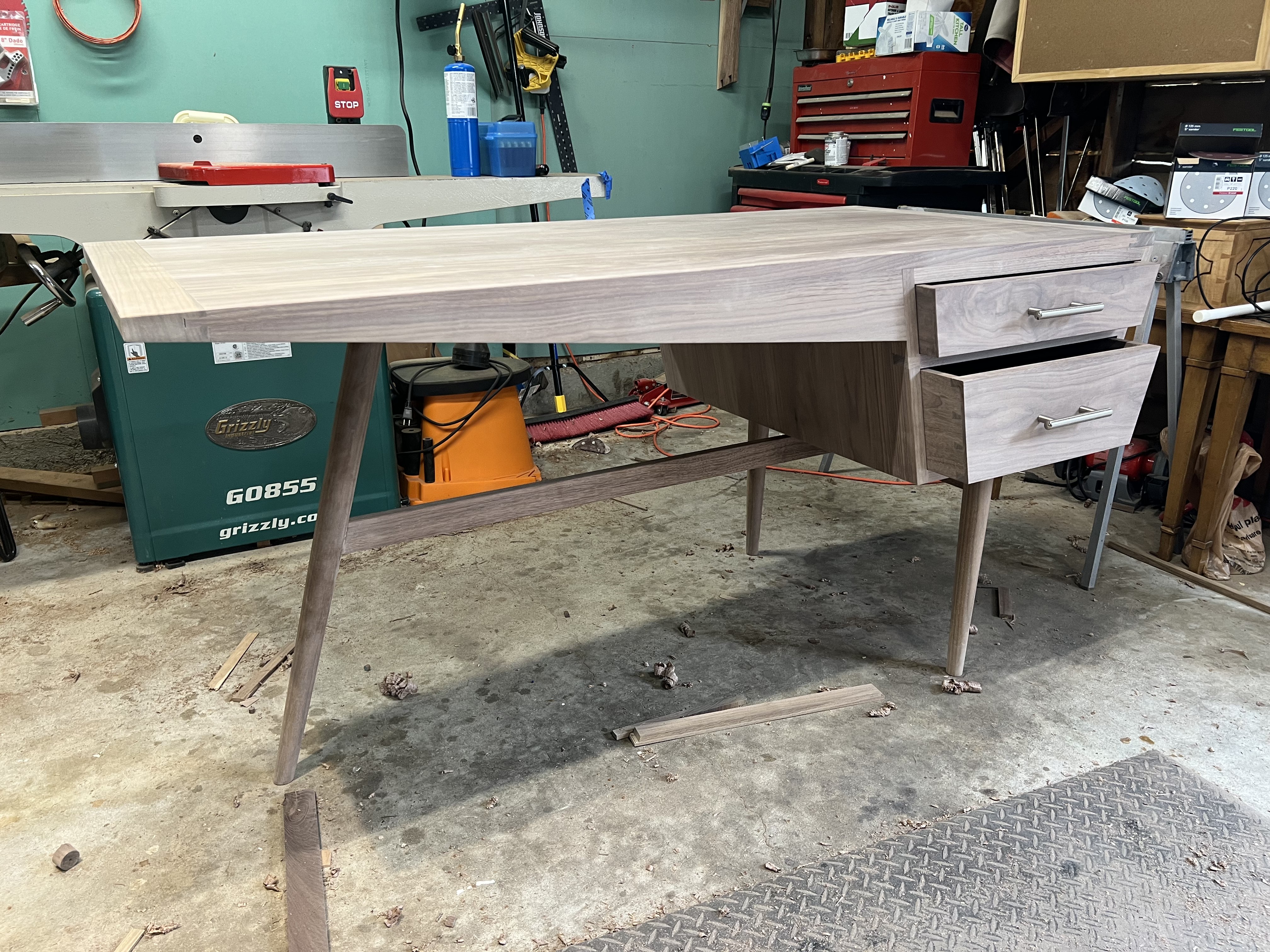 Fitting dovetail drawers